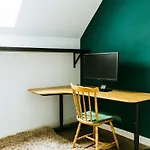 Mansell Road - Trendy Loft With Free Parking
