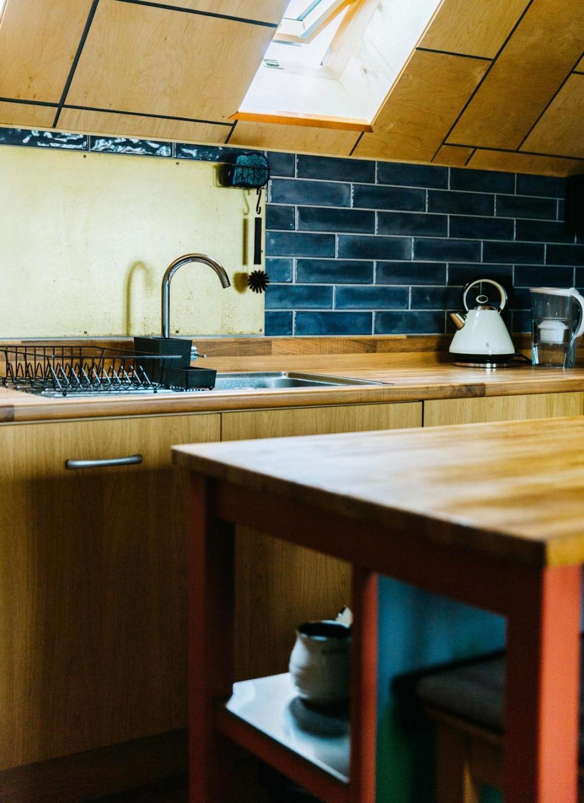 Mansell Road - Trendy Loft With Free Parking Apartament *